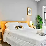 Studio In Miami - Ideal For Couples & Travelers