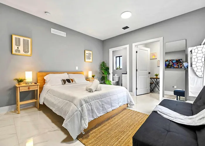 Studio In Miami - Ideal For Couples & Travelers