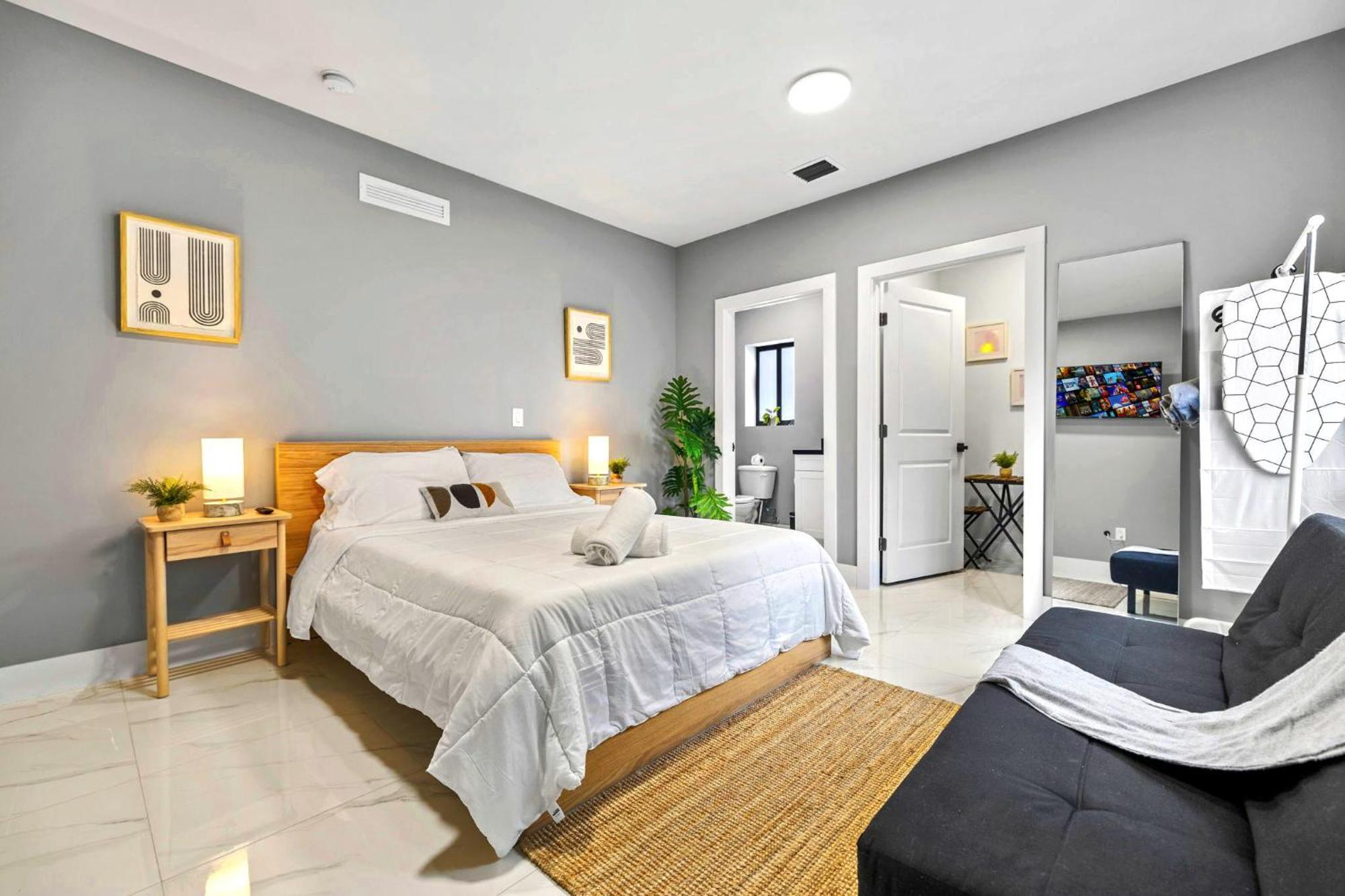 Apartment In - Ideal For Couples & Travelers *